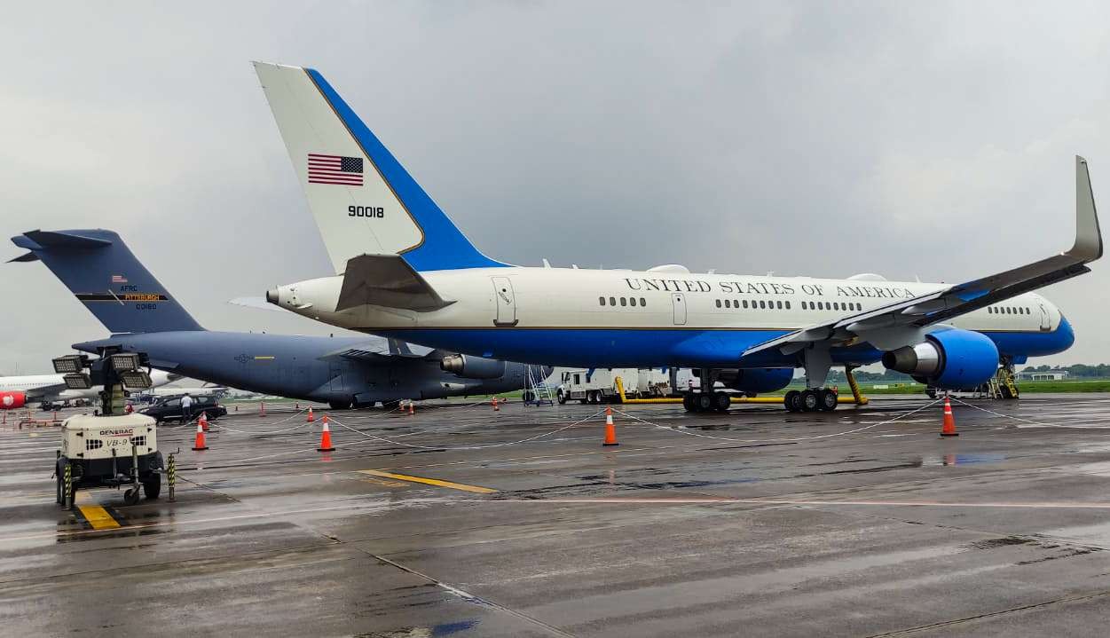 Pesawat asing peserta KTT G20, penuhi stand parkir apron Bandara Internasional Juanda. (foto : Aini/Ngopibareng.id)