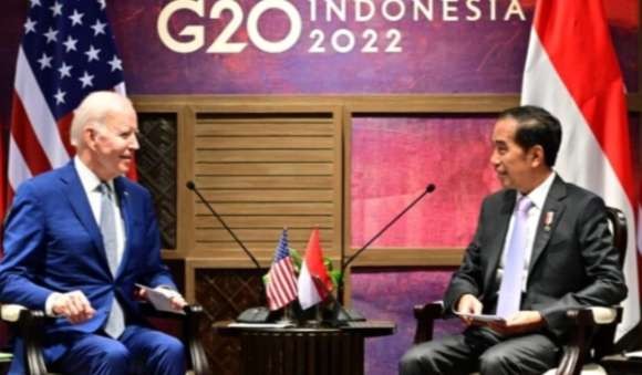 Presiden Joko Widodo bersama Presiden Amerika Serikat Joe Biden jelang pembukaan KTT G20 di Nusa Dua Bali 15 November 2022 ( foto: BPMI Setpres)