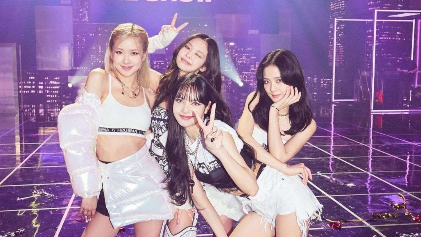 BLINK, fans BLACKPINK, berebut tiket dengan para calo. Konser BORN PINK sesuai rencana digelar di Stadion Utama Gelora Bung Karno (SUGBK). (Foto: YG Entertainment)