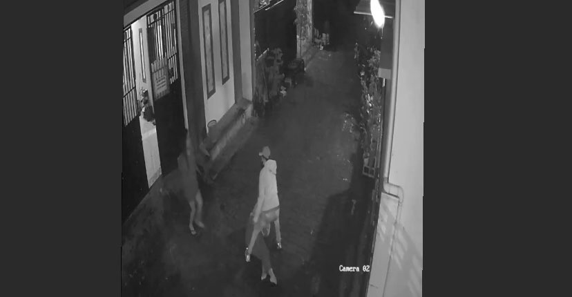 Aksi banting dan pemukulan dilakukan oleh pria berinisial J yang terekam CCTV. (Foto: Instagram @gitayuwulandr)