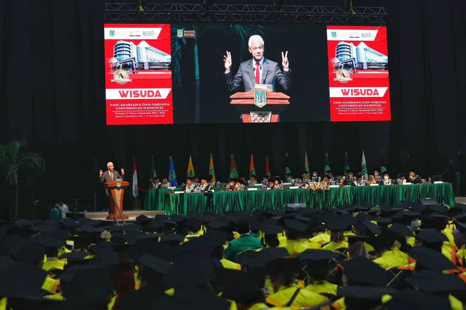 Gubernur Jawa Tengah Ganjar Pranowo menjadi tamu kehormatan untuk memberi pembekalan pada wisuda pascasarjana dan sarjana Universitas Nasional (Unas). (Foto: Dokumentasi Jateng)