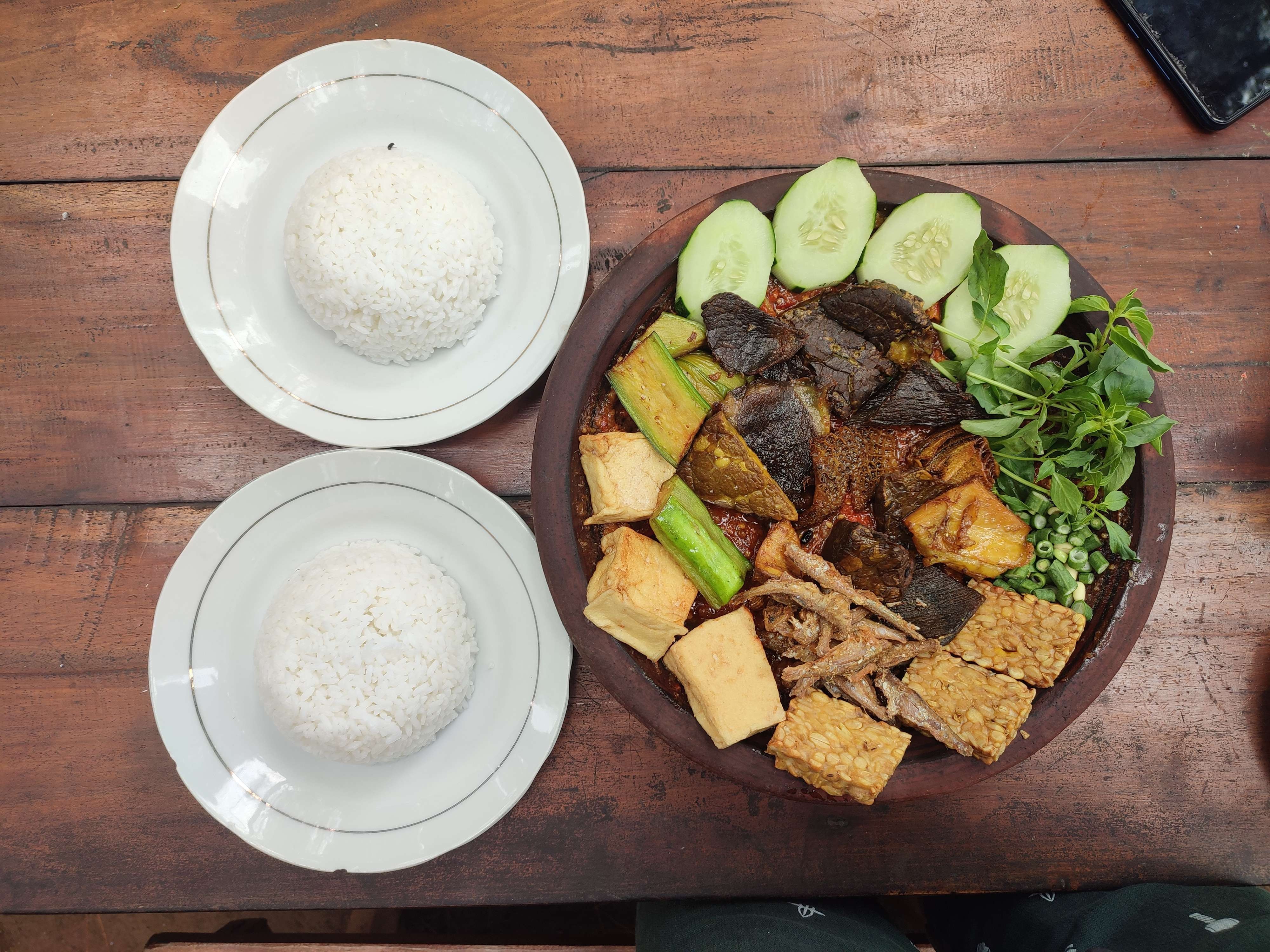 Nasi Purakan paket Rp 75 ribu.(Foto: Deni Lukmantara/Ngopibareng)