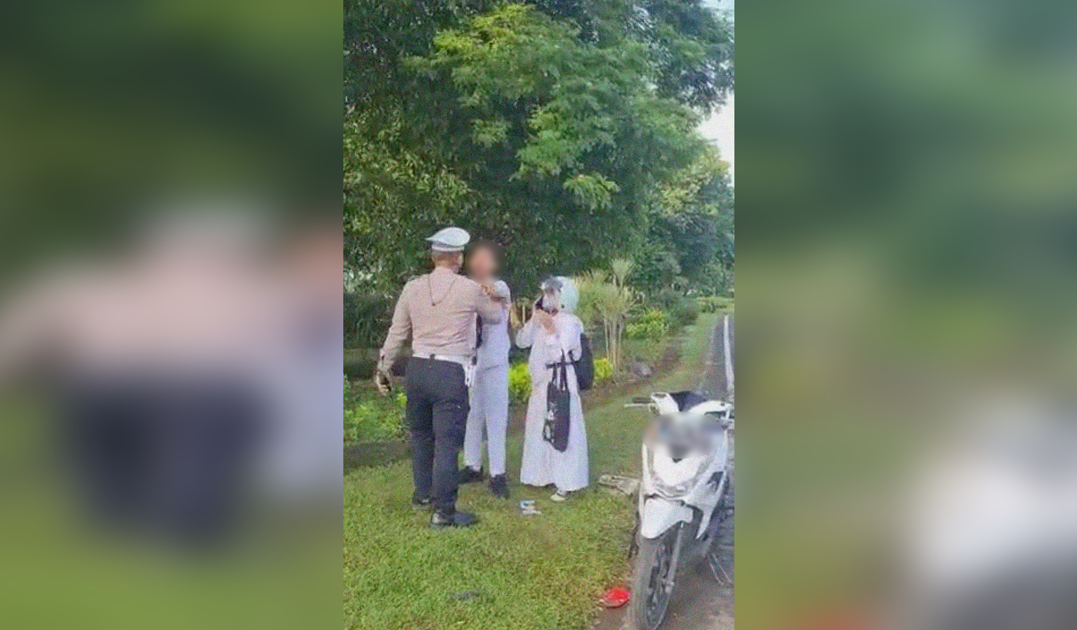 Tangkapan layar pelajar SMP di Sidoarjo ngamuk saat ditegur polisi (foto: Aini/Ngopibareng.id)