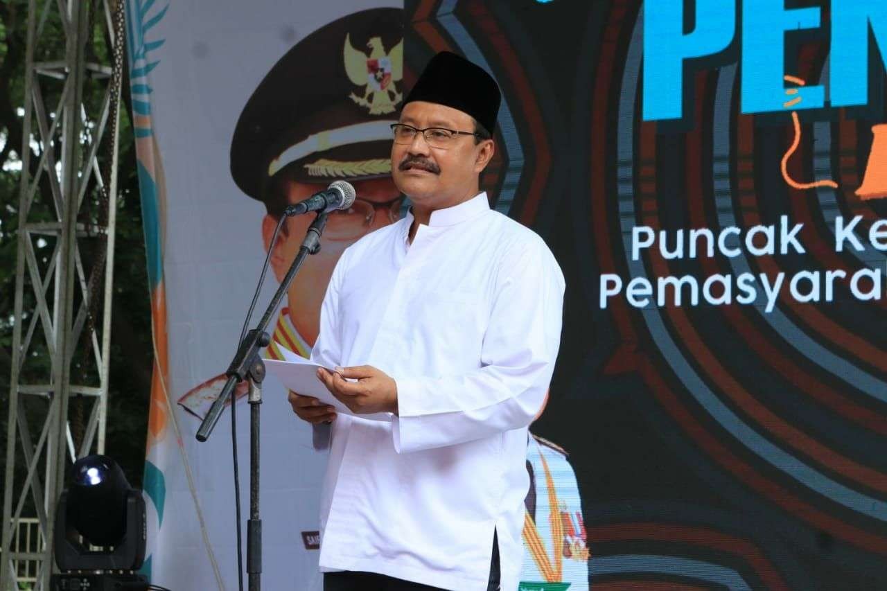 Walikota Pasuruan Saifullah Yusuf (Gus Ipul) meresmikan Aplikasi Pasuruan Book’s Of Digital di Halaman Kantor Perpustakaan dan Arsip Kota Pasuruan, Rabu 23 November 2022. (Foto: Dok Pemkot Pasuruan)