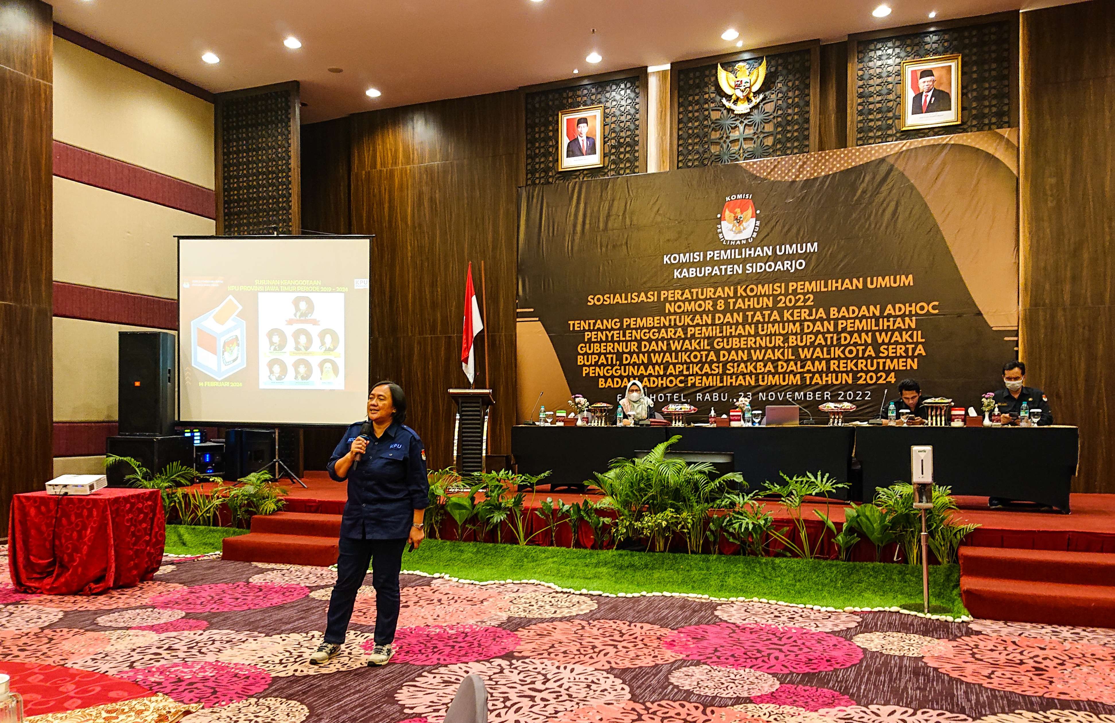 Rochani saat menyampaikan sosialisasi Pemilu 2024 (Foto : Aini/Ngopibareng.id)