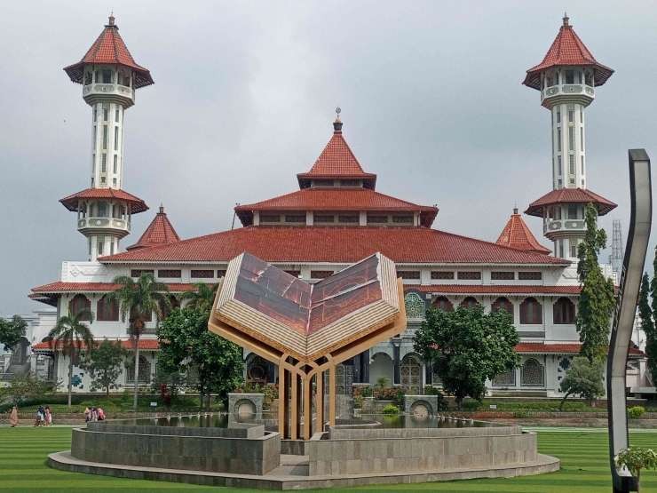 Masjid Agung Cianjur. (Foto: travellers)