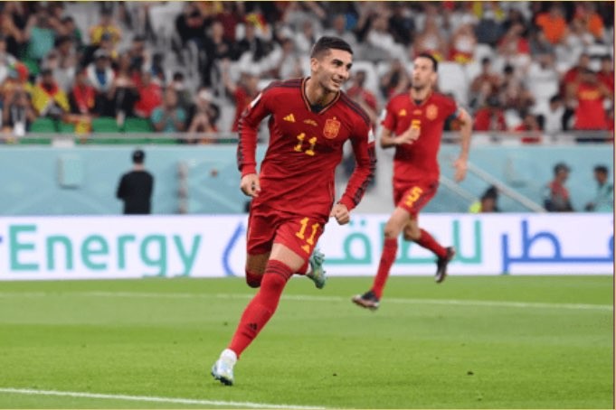 lPemain Spanyol, Ferran Torres ketika merayakan gol ke gawang Kosta Rika (Foto: Fifa.com)