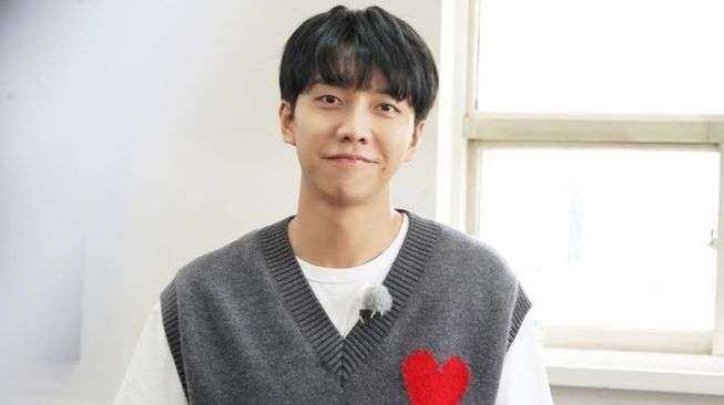 Lee Seung Gi menjadi korban perbudakan agensi alias gaslighting. (Foto: HOOK Entertainment)