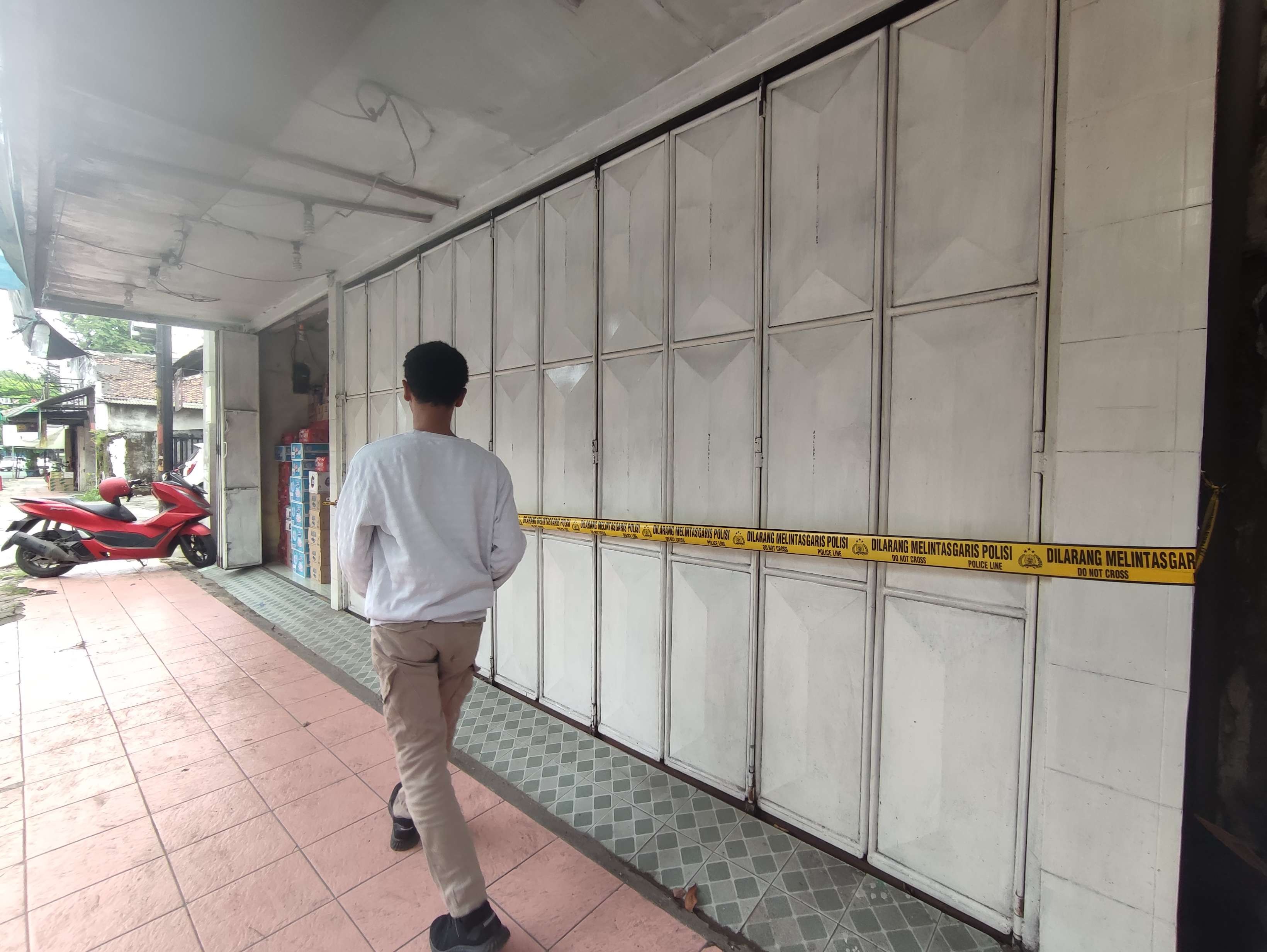 Toko Gordyn tempat korban bekerja.(Foto : Deni Lukmantara/Ngopibareng)