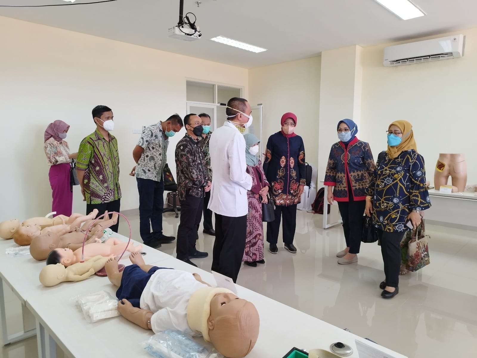 Visitasi yang dilakukan Dirjen Tenaga Kesehatan Kementrian Kesehatan di UPN Veteran Jatim terkait rencana pembukaan FK. (Foto: dok UPN Veteran Jatim)