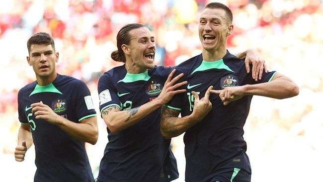 Timnas Australia membuka peluang lolos ke 16 besar Piala Dunia 2022 setelah menang 1-0 atas Tunisia di Stadion Al Janoub, Al Wakrah, Sabtu, 26 November 2022. (Foto: Reuters)