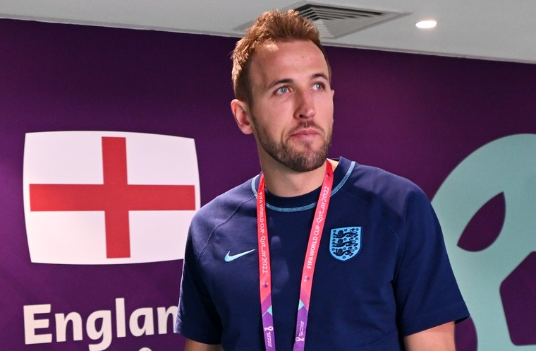 Harry Kane batal pakai ban kapten One Love, diganti jam tangan Rolex pelangi. (Foto: FIFA)