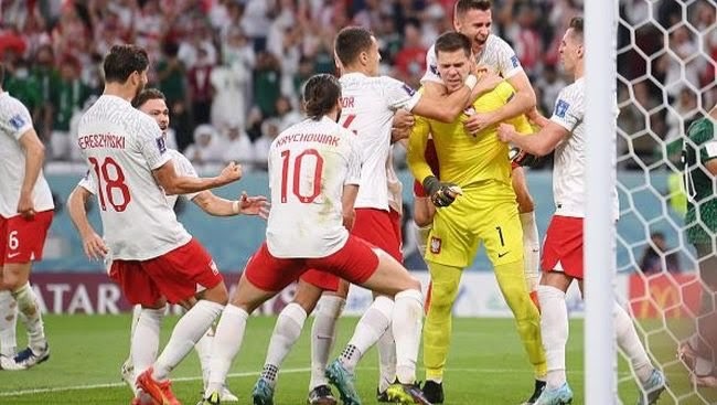 Penjaga Gawang Polandia, Wojciech Szczesny usai menggagalkan penalti Arab Saudi. (Foto: Getty Images)