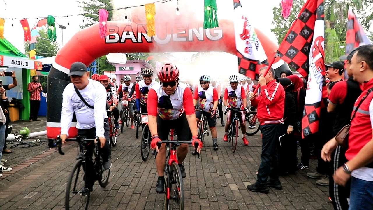 Tempuh Jarak 60 Kilometer, Seskab Pramono Anung Dan Hasto Gowes Rute Kediri - Blitar (Foto Istimewa)