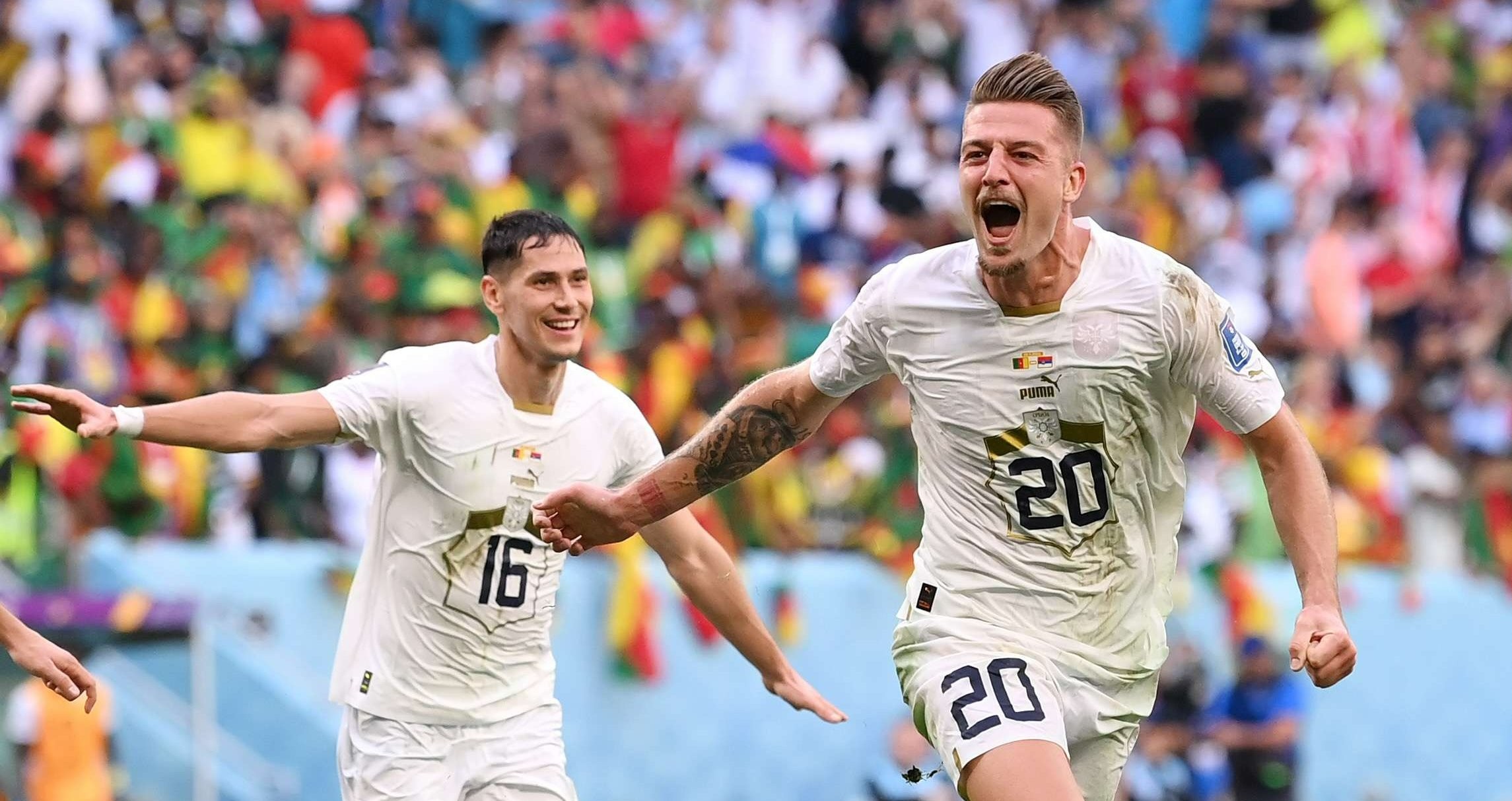 Sergej Milinkovic-Savic mencetak gol kedua Serbia untuk membalikkan kedudukan menjadi 2-1 saat bentrok lawan Kamerun. (Foto: Twitter/@FIFAWorldCup)