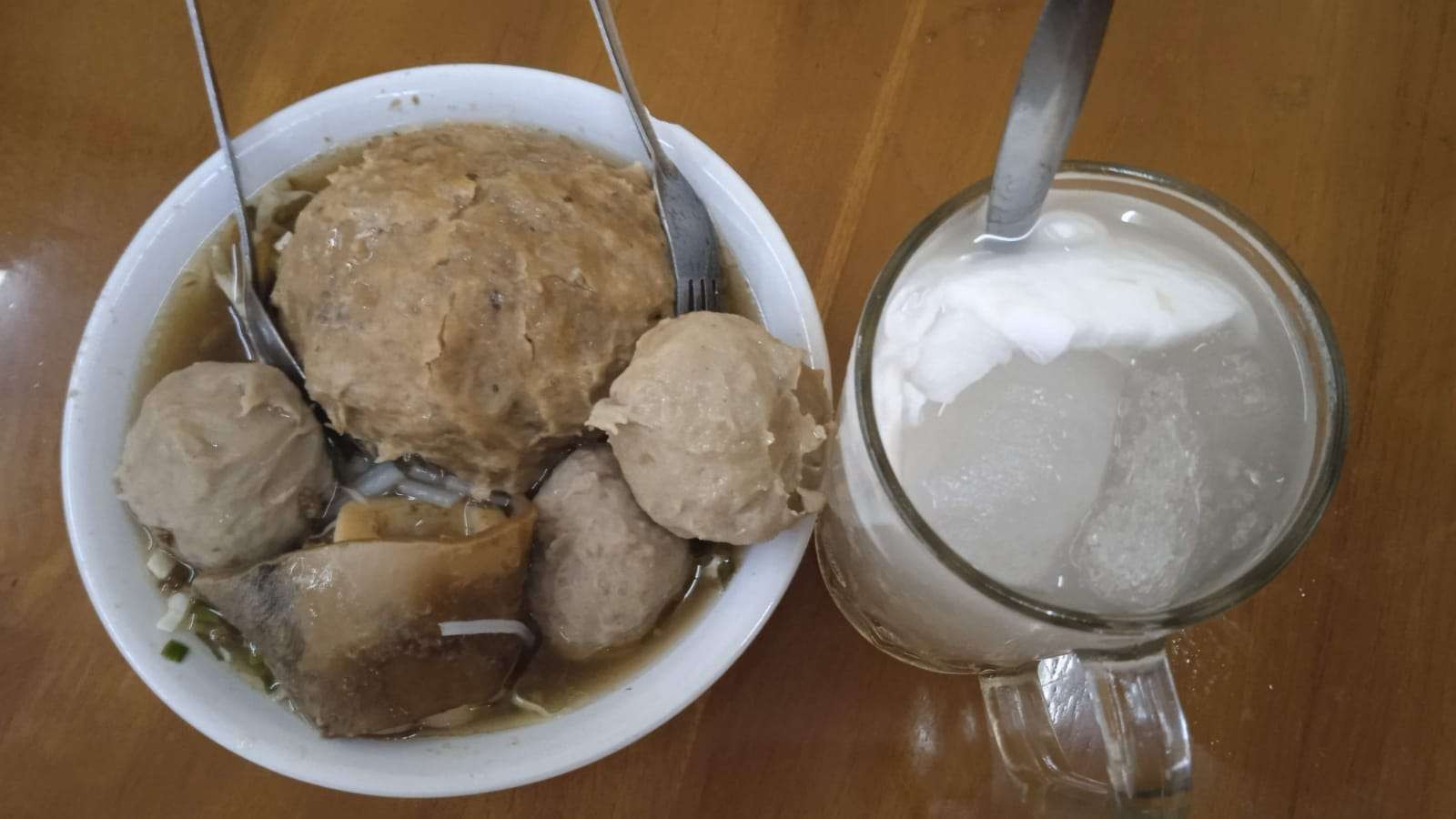 Bakso Marem Wijoyo, sajian Kacung di Desa Baturono, Kecamatan Sukodadi. (Foto; Imron Rosidi/Ngopibareng.id)