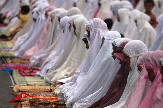 Menjalankan syariat Islam dan memahami dimensi kerohanian dalam Islam (tasawuf). (Foto:dok/Ngopibareng.id)