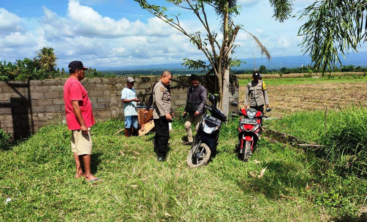 Dua motor ditemukan di dekat tanah kosong di area perumahan. (Foto: Istimewa)