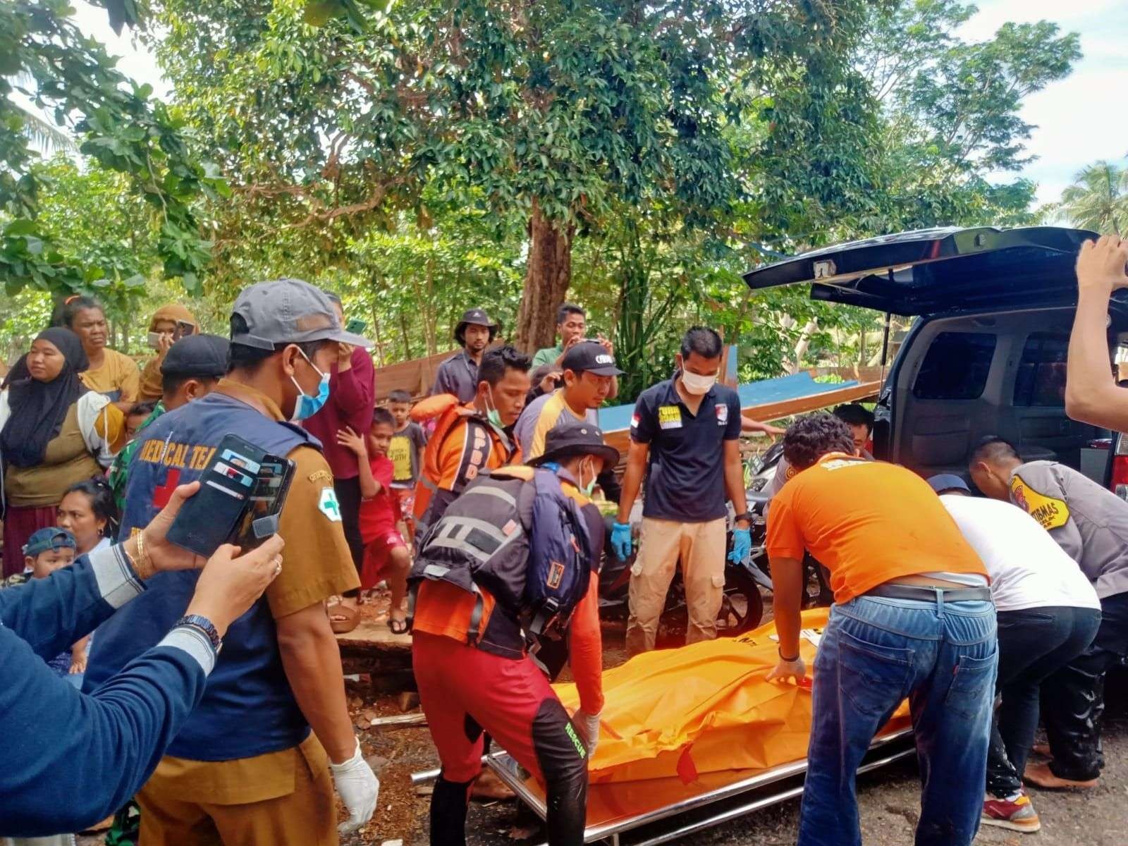 Penemuan korban ketiga helikopter Polri yang jatuh di Belitung Timur. (Foto: Ant)