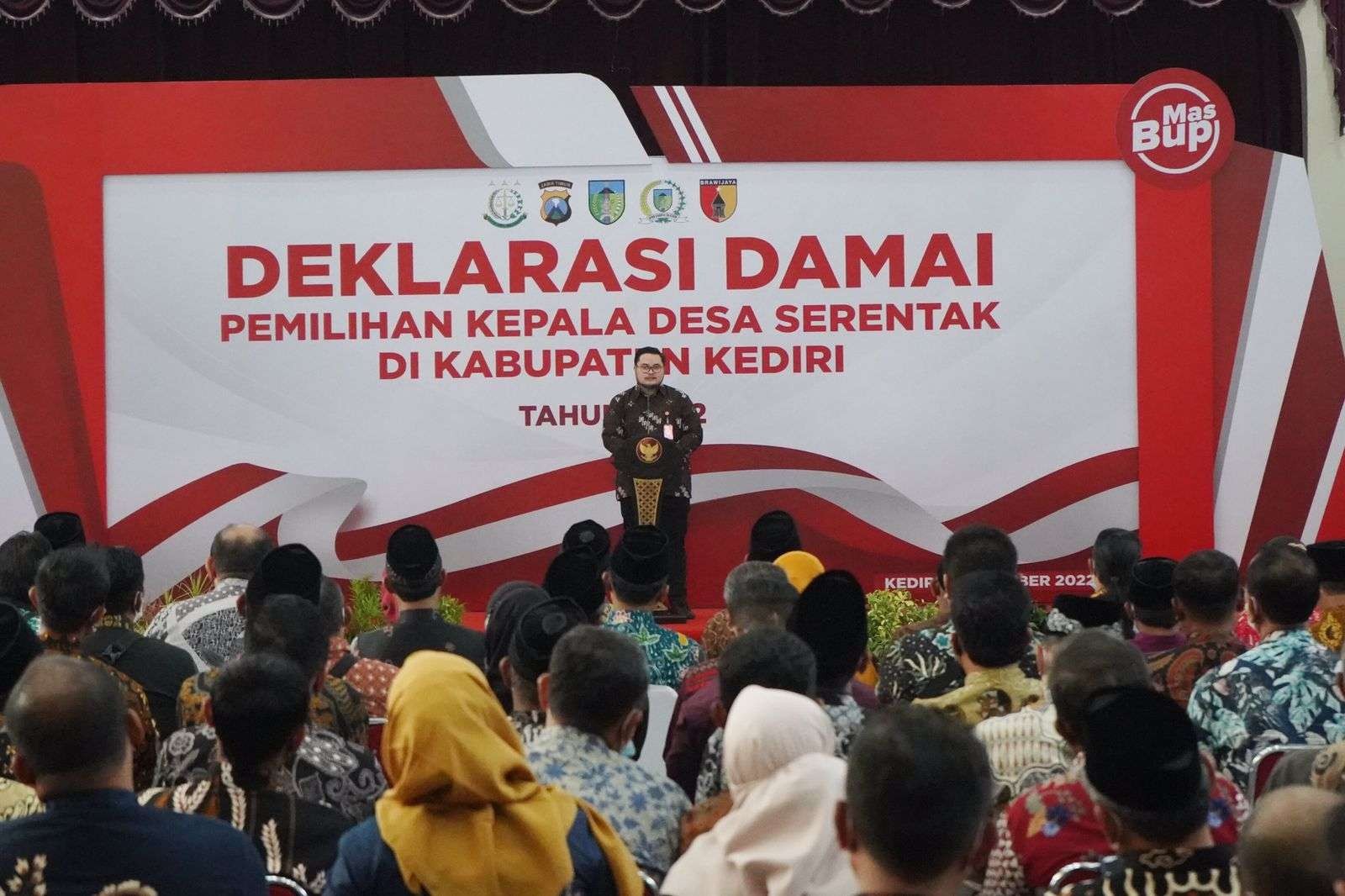 Bupati Kediri berharap kepala desa terpilih dalam pemilihan kepala desa (pilkades) serentak pada 7 Desember 2022 mendatang bekerja untuk rakyat. (Foto: Kominfo Kabupaten Kediri)