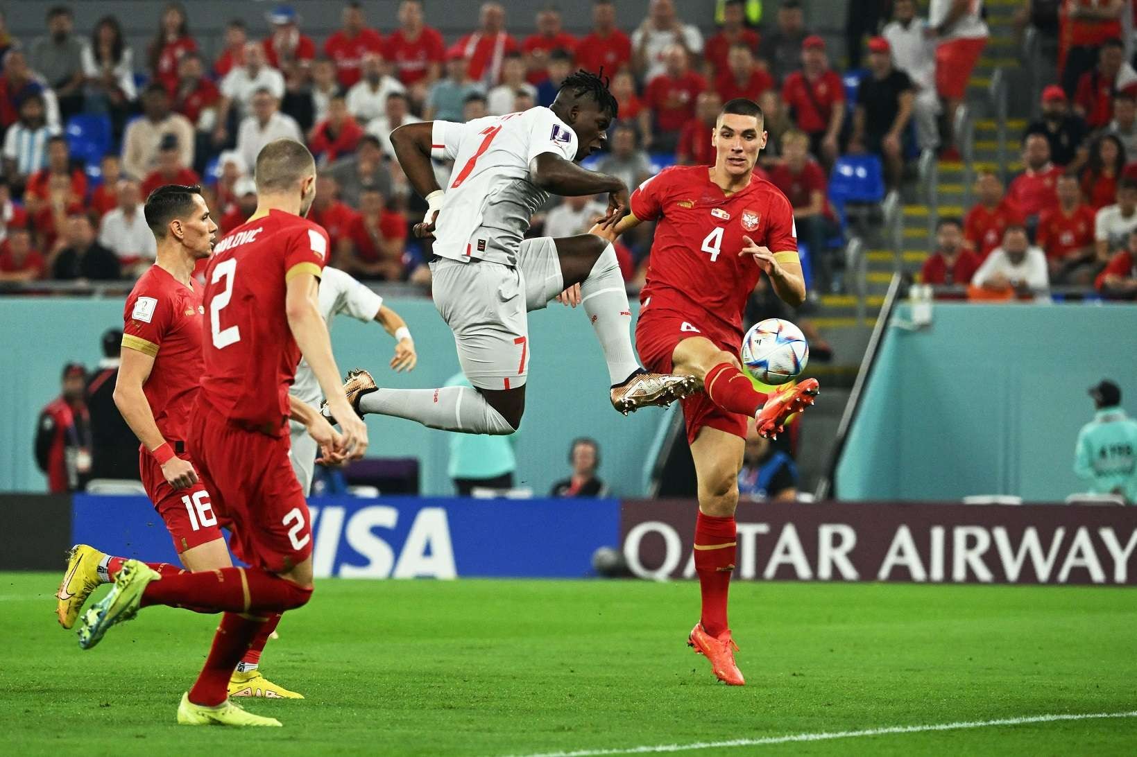 Breel Embolo mencetak satu gol ke gawang Serbia dalam matchday 3 Grup G Piala Dunia 2022. (Foto: Twitter/FIFAWorldCup)