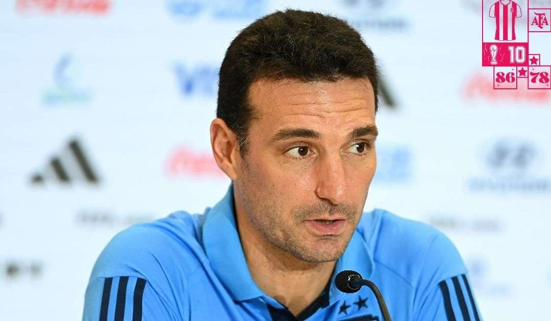 Lionel Scaloni mengkritik aturan VAR terbaru. (Foto: Twitter/@FIFAWorldCup)