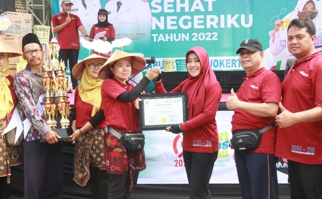 Bupati Mojokerto ajak nakes kampayekan anti diskriminasi terhadap penderita Aids.(Foto: Dokumen Kominfo)