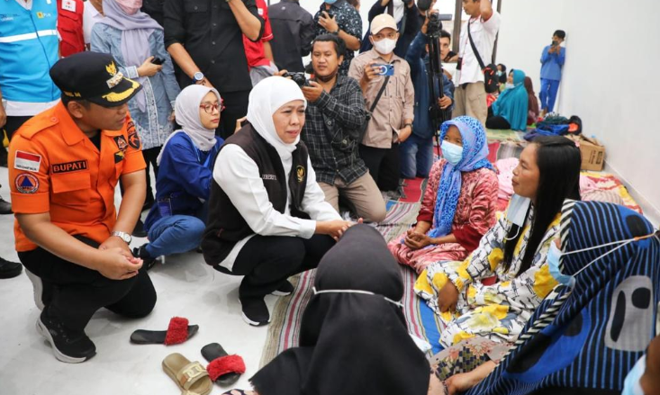 Gubernur Jawa Timur Khofifah Indar Parawansa meminta agar pemangku kepentingan dalam bencana erupsi Semeru, waspada kemungkinan lahar dingin. (Foto: Kominfo Jatim)