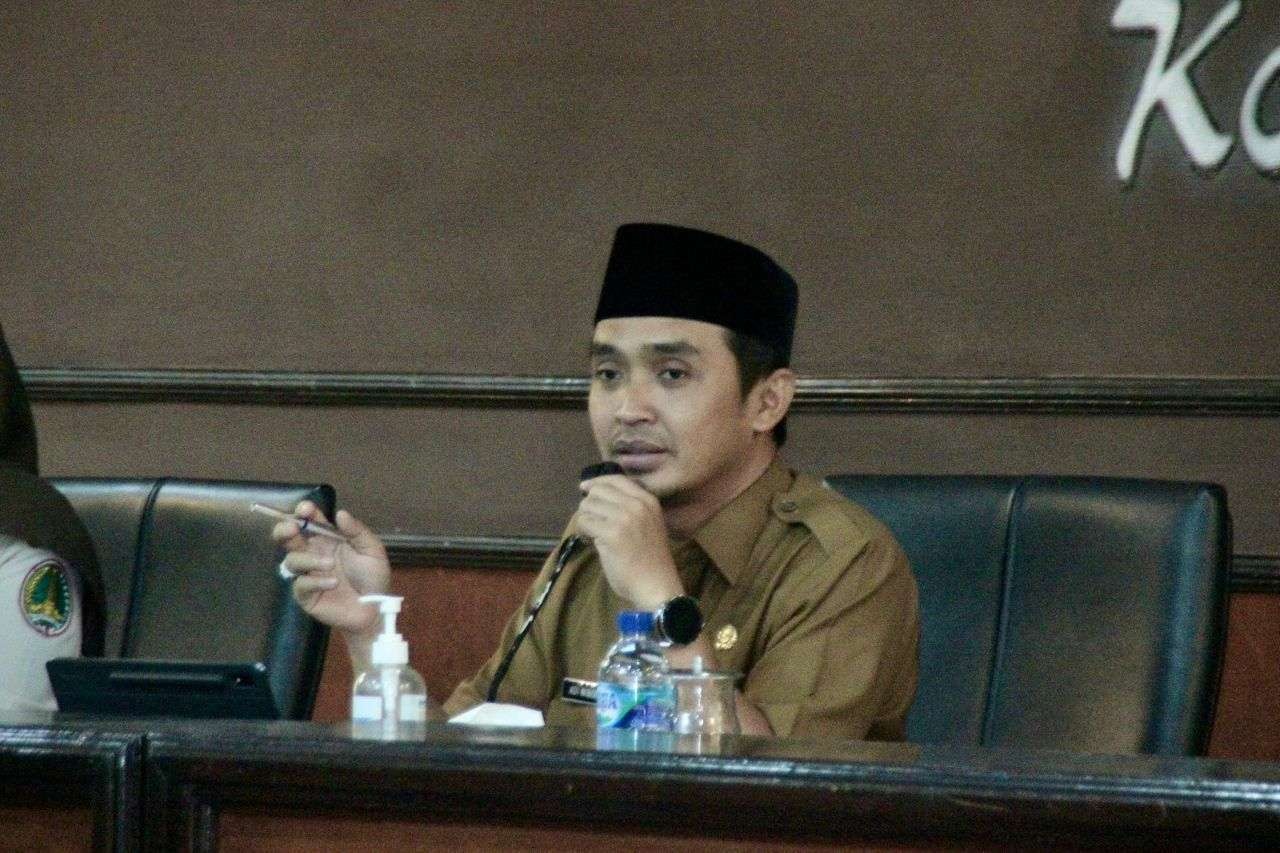 Wakil Walikota Pasuruan Adi Wibowo saat memimpin Rapat Evaluasi Pajak Bumi dan Bangunan Perdesaan dan Perkotaan (PBB-P2). (Foto: dok. Pemkot Pasuruan)