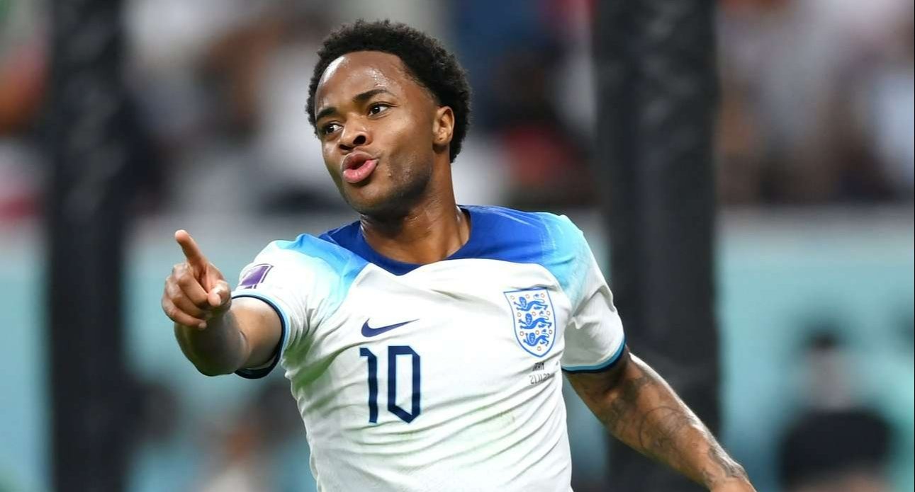 Raheem Sterling terpaksa pulang ke Inggris untuk melihat kondisi keluarganya usai perampokan bersenjata di rumahnya pada Sabtu, 3 Desember 2022 waktu setempat. (Foto: Twitter/@sterling7)