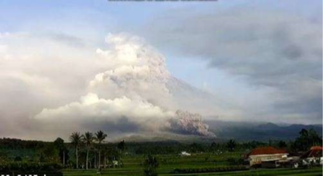 Badan Meteorologi Jepang atau Japan Meteorological Agency (JMA) sempat memberikan peringatan dini terkait tsunami, tetapi kemudian dicabut saat terjadi erupsi Gunung Semeru di Kabupaten Lumajang, Jawa Timur, Minggu 4 Desember 2022. (Foto: Twitter)