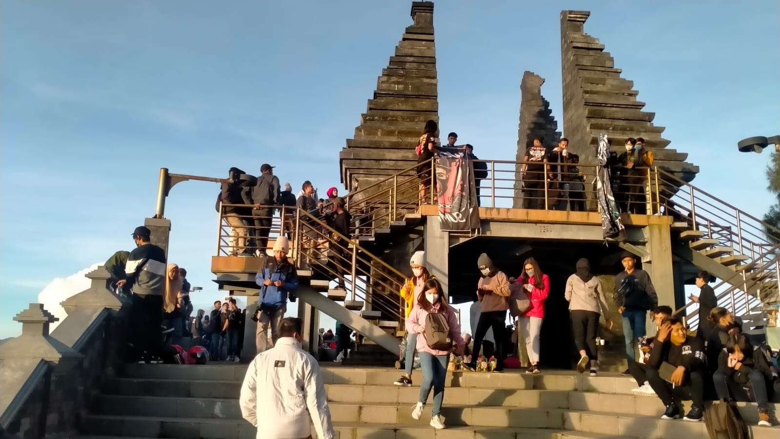 Seruni Point di Dusun Seruni, Desa Ngadisadi, Kecamatan Sukapura, Kabupaten Probolinggo ini masih bisa dikunjungi wisatawan saat pembukaan dan penutupan Wulan Kapitu. (Foto: Ikhsan Mahmudi/Ngopibareng.id)