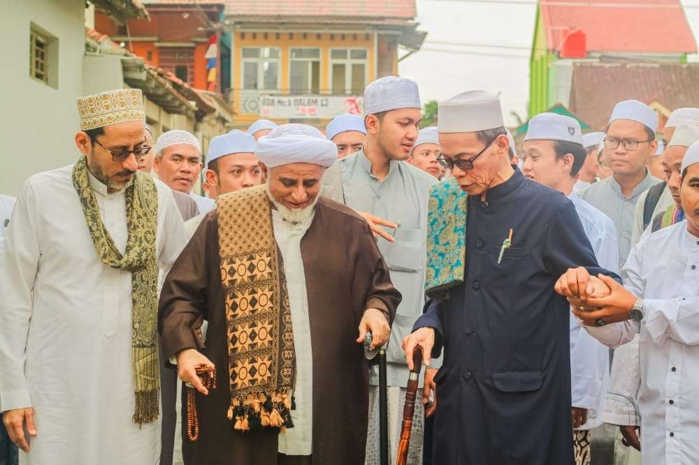 Ulama merupakan pewaris para nabi  bersama umat. (Foto:dok/ngopibareng.id)