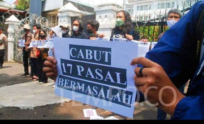 Unjuk rasa menolak 17 pasal bermasalah dalam RUU KUHP yang akan disahkan DPR RI hari ini. (Foto: Arsip Komnas HAM)