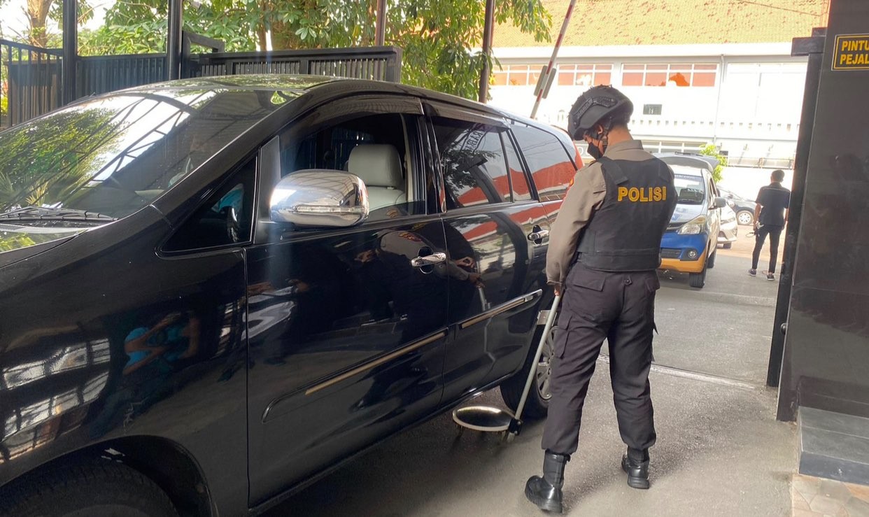 Penjagaan di Malolrestabes Surabaya (Foto: Andhi Dwi/Ngopibareng.id)