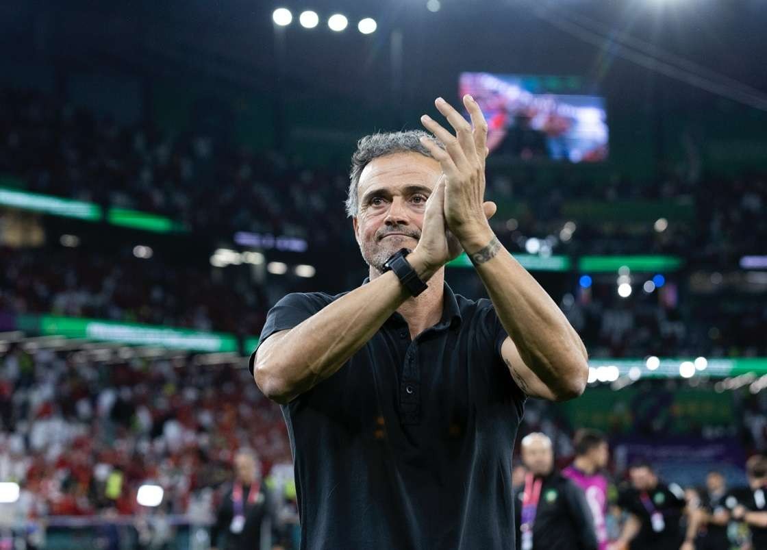 Pelatih Spanyol Luis Enrique bisa menjadi pelatih keempat yang akan kehilangan posisinya usai timnya kalah adu penalti dari Maroko di babak 16 besar Piala Dunia 2022. (Foto: Twitter/@SEFutbol)