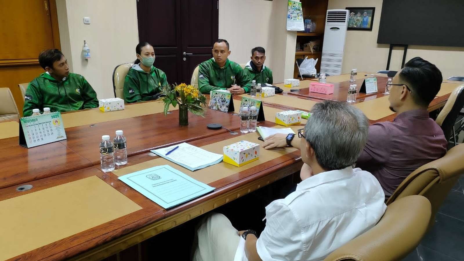 Perwakilan Tim Ski Air Jatim saat berada di KONI Jatim. (Foto: Fariz Yarbo/Ngopibareng.id)