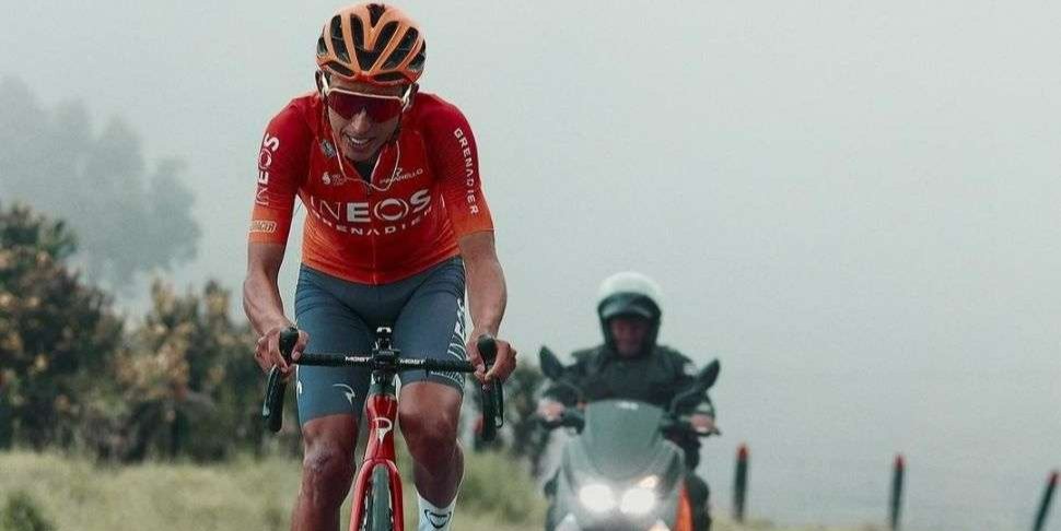 Egan Bernal latihan didampingi ayahnya dengan sepeda motor. (Foto: Istimewa)