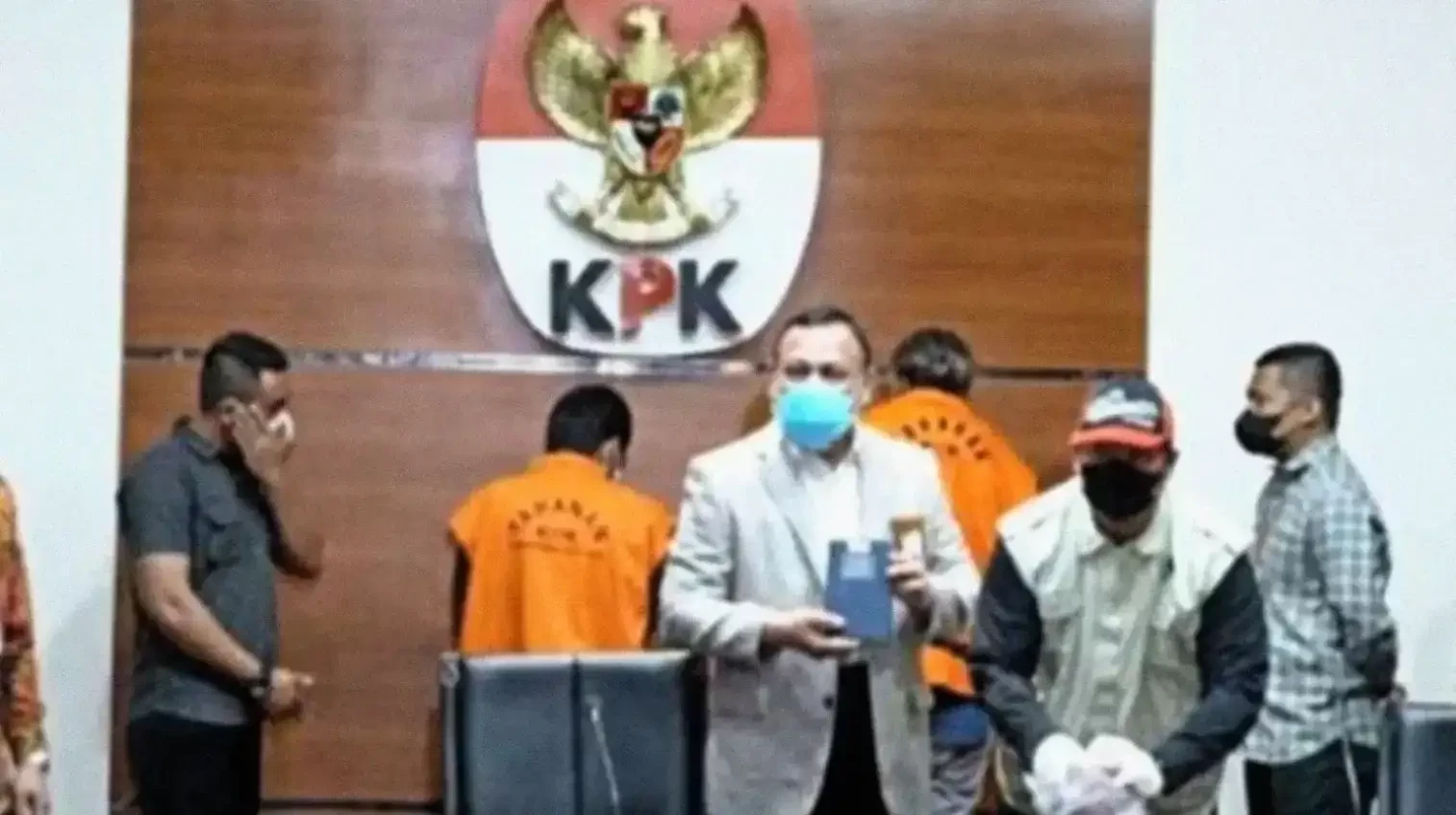 Ketua KPK Firli Bahuri  saat pemaparan kasus suap di Mahkamah Agung yang disampaikan di konferensi pers  di Gedung KPK, Jumat 23 September 2022.( Foto: Arsip KPK)