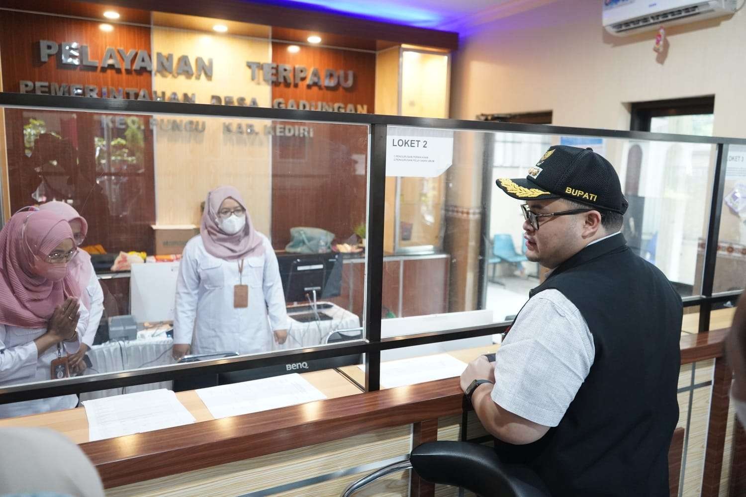 Bupati Kediri Hanindhito Himawan Pramana meminta semua gerai pelayanan publik di Pemerintah Kabupaten Kediri terpasang kamera close circuit television (CCTV). (Foto: Dok Kominfo Kediri)