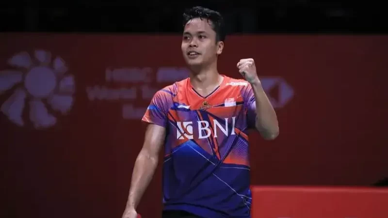 Tunggal putra Indonesia Anthony Sinisuka Ginting dikalahkan tunggal asal Denmark Viktor Axelsen 13-21, 14-21 pada final BWF World Tour Finals 2022. (Foto; Ant)