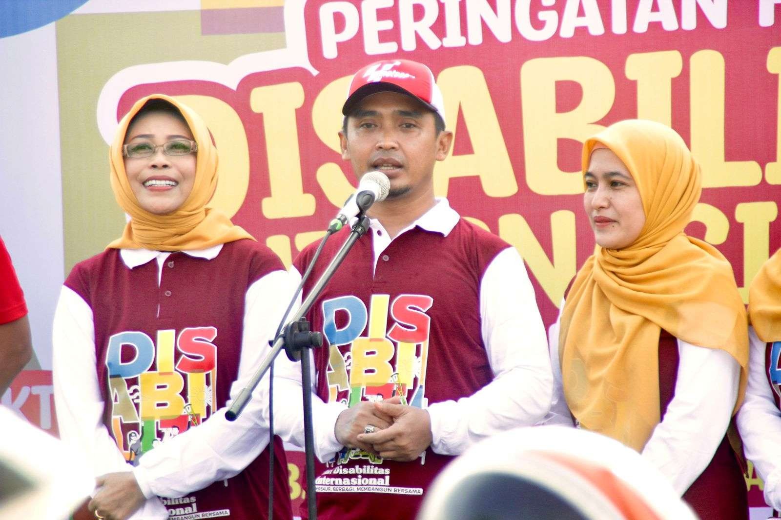 Wakil Walikota Pasuruan, Adi Wibowo saat memberikan sambutan di acara Jalan Sehat dalam peringatan Hari Disabilitas Internasional. (Foto: dok. Humas Pemkot Pasuruan)