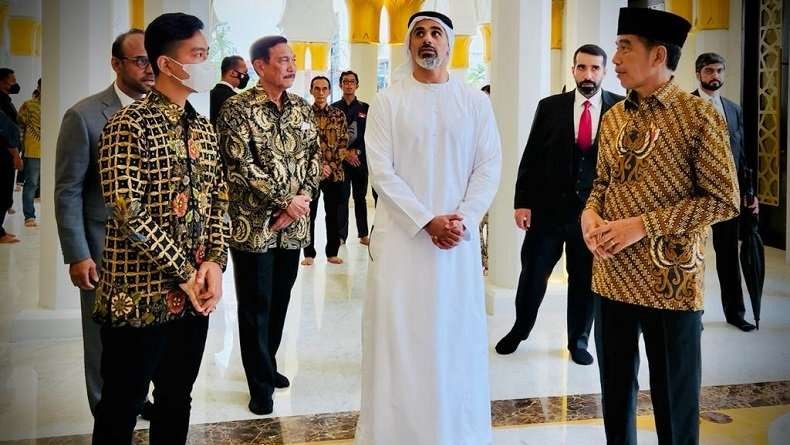 Presiden Joko Widodo (Jokowi) menerima kedatangan Khalid bin Mohamed bin Zayed Al Nahyan, putra dari Presiden Persatuan Emirat Arab. (Foto: Setpres)