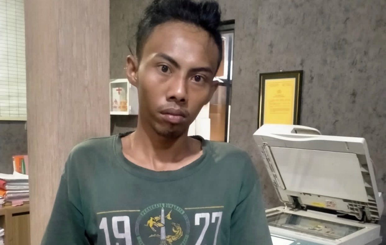 Pelaku pengedar sabu asal Sidoarjo yang ditangkap. (Foto: Dok Polsek Asemrowo)