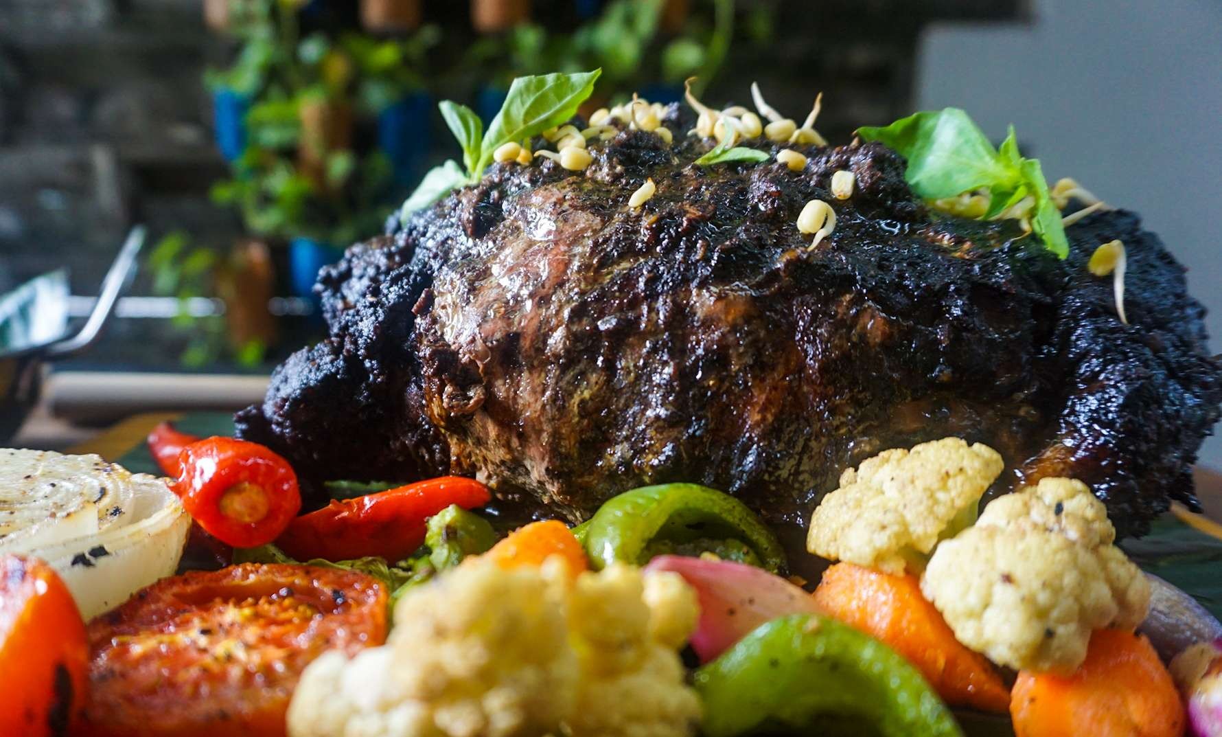 Roasted Beef Steak Rawon ala Swiss Belinn Hotel Sidoarjo (foto :Aini/Ngopibareng.id)