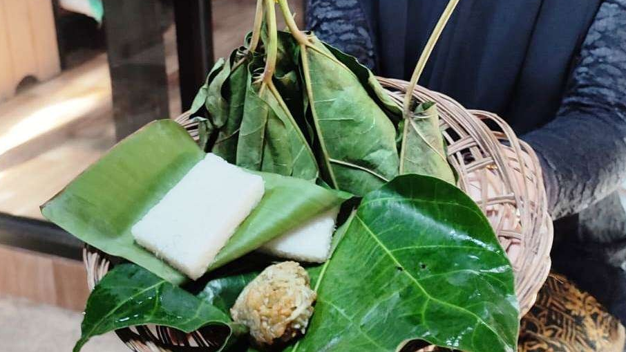 Tape buntut, salah satu jajanan khas suku asli Banyuwangi, Suku Osing (Foto: istimewa)