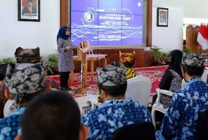 Bupati Banyuwangi Ipuk Fiestiandani menyampaikan sambutan dalam peluncuran CSIRT. Antisipasi serangan cyber. (Foto: Istimewa)