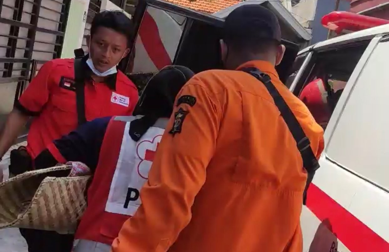 Bayi tewas di Jalan Semolowaru, Surabaya, merupakan hasil pemerkosaan seorang ayah kepada anak kandung. (Foto: Dokumentasi BPBD Surabaya)