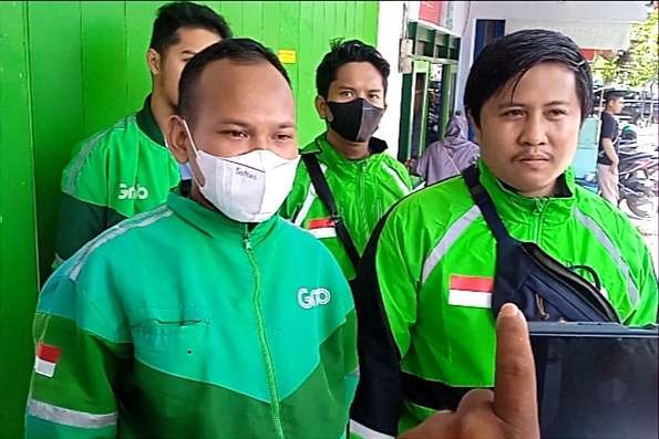 Komunitas sopir ojol Bondowoso berharap tersangka pembunuh rekan mereka dihukum mati. (Foto: Guido Saphan/Ngopibareng.id)