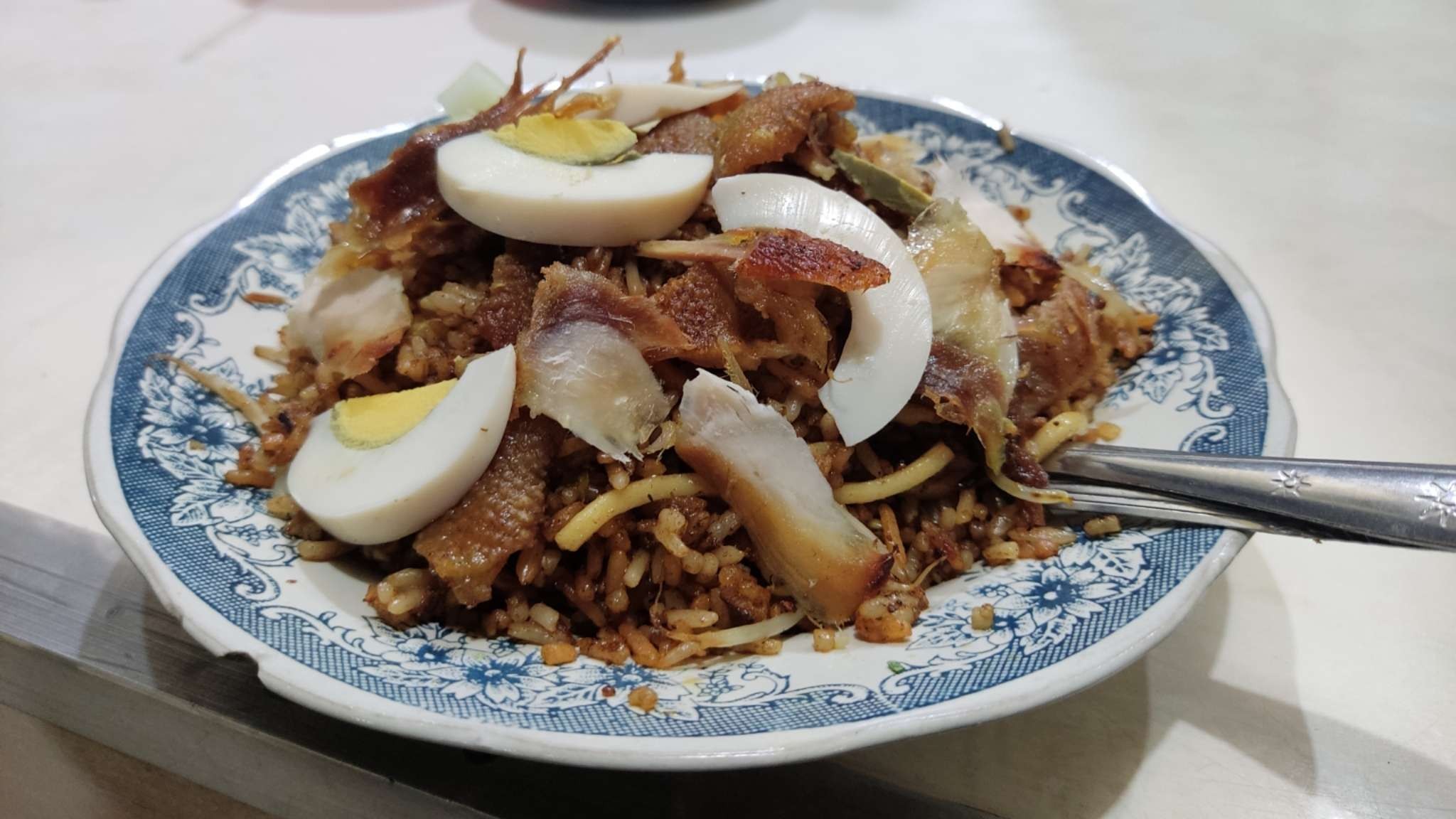 Nasi goreng Pak Ipan dengan cita rasa yang sama sejak 1950-an. (Foto: Fariz Yarbo/Ngopibareng.id)